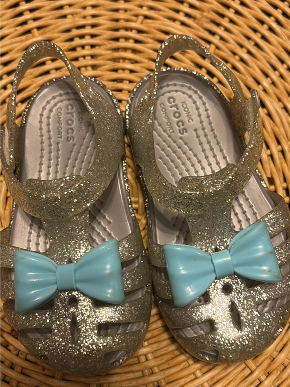 Crocs Kids' Glitter Jelly Sandals with Blue Bow. Girls size 6. So cute!